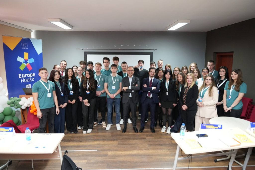 Posjeta ambasadora Evropske unije i Francuske Richmond Park Međunarodnoj školi Tuzla u sklopu simulacijske radionice „Dobro došli u Evropsku uniju“